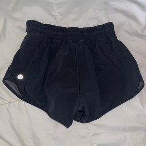 black lululemon hotty hot shorts
